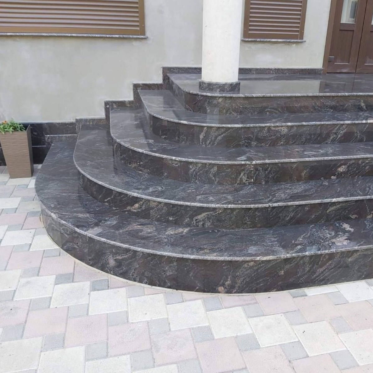 Trepte exterioare din granit